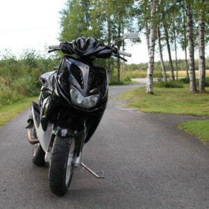 Tun'r etukate, musta, Yamaha Aerox <-12 - Kuva 4