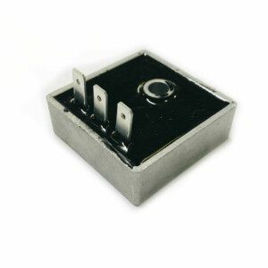 Jännitteensäädin 3-napainen, Aprilia RX <-05/Rieju MRX 04-08